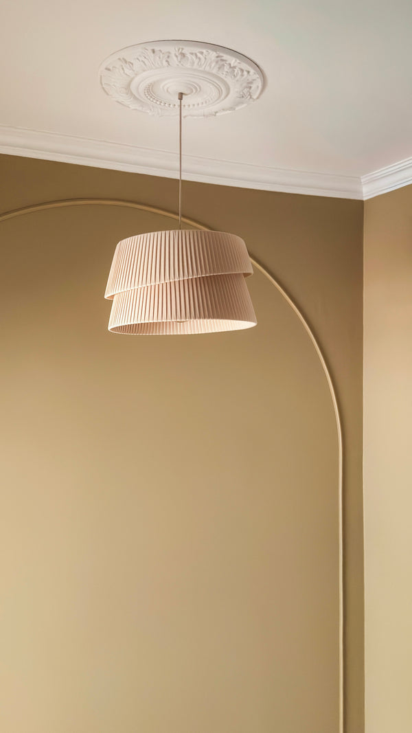 Flexlijst Crown in boogvorm met een zichtbaar plafond, kooflijst en ornamenten.